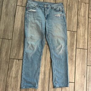 American Eagle tomgirl jeans size 8 light wash distressed